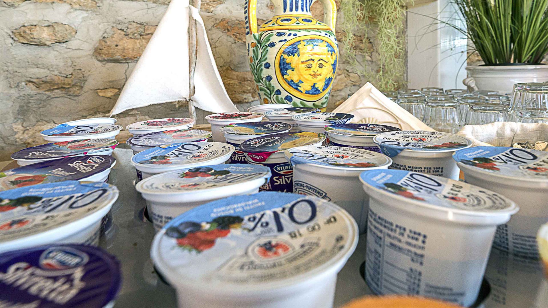 Hotel-i-dammusi-di-borgo-cala-creta-Yogurt.jpg